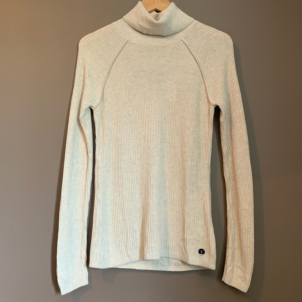 Abercrombie & Fitch cream turtle neck sweater